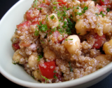 Salade de quinoa aux pois chiches et tomates