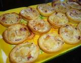 Mini-tartelettes saint nectaire / oignons / lardons