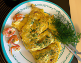 Filets d'omelette farcie aux gambas et au fenouil.