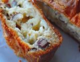 Cake aux noisettes et fromage de brebis