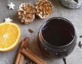 Jus de raisin chaud épicé comme un vin chaud