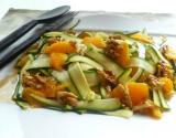 Salade de courgettes aux noix et à l'orange