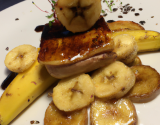 Foie gras poêlé,  pommes et bananes flambées au vieux genièvre