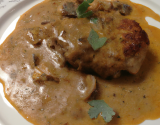 Crépine de veau au Comté, émiettée de morilles et jus de curry