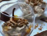 Mousse au Carambar et poires caramélisées au praline