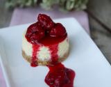 Mini New York cheesecakes avec compotée de framboises