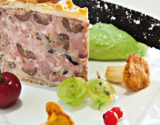 Pâté en croûte de canard et olives noires confites