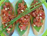 Crostinis de tomates, basilic, mozzarella