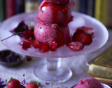 Glace à la fraise au sirop de violette