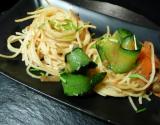 Spaghettis aux tagliatelles de légumes épicés