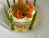 Panna cotta d'asperges, fromage de chèvre au saumon, tartare de grany