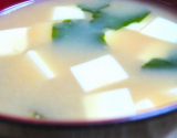 Soupe miso au tofu et au wakame