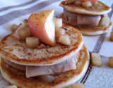 Foie gras et pomme sur blinis faits maison