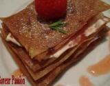 Un millefeuille de fraises à l'estragon et à la brousse