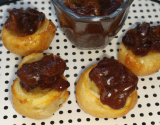 Mini choux magret-confiture d'oignons