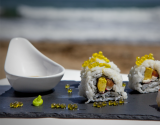 Maki inversé et sushi ibérique avec des perles