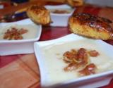 Velouté de chou-fleur, lardons et flûte de sésame