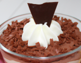 Mousse au chocolat noir avec seulement les blancs