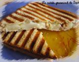 Croque monsieur poires, fourme d'Ambert, noix