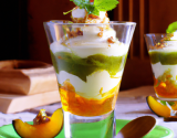 Verrine de pêches au sirop de thé vert et au fromage blanc