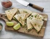 Quesadillas aux pousses d'épinard, oignons et feta