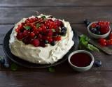 Pavlova aux fruits rouges et coulis au balsamique