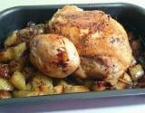 Poulet au four aux herbes sur lit de pommes de terre