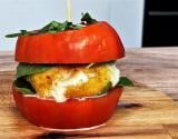 Burger de tomates à la mozzarella panée