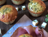 Muffins jambon, feta et pesto