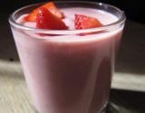 Fraises au lait de coco et dattes