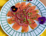 Carpaccio de Saumon au Caramel d'Hibiscus