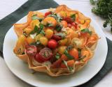 Tarte à la tomate et fromage frais en feuilles de brick