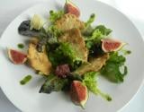 Nougatines d'ail de Lomagne et amandes, salade mesclun gésiers, figues