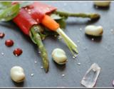 Piquillos de feuilles des champs et légumes printaniers, compote de piment d'espelette