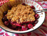 Crumble aux cerises et au miel