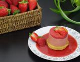 Entremets fraise cardamome et sa soupe de fraises