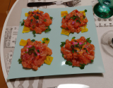 Tartare de saumon au vinaigre de mangue et ses tomates séchées