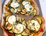 Pizza végétarienne aux courgettes