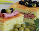 Cake salé aux jambon, gruyère et olives vertes 