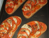 Bruschetta tomate mozzarella & ses petits oignons