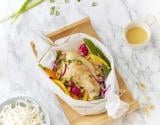 Papillote de lapin à la citronnelle et aux petits légumes primeurs, sauce coco - curry