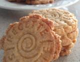 Les petits biscuits sablés à la noix de coco et à la cannelle