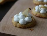 Sablés au Roquefort, sa Chantilly et sa Chips de Poire