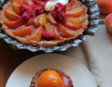 Tarte aux abricots et aux pommes, sorbet à la framboise