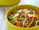 Spaghettis à l'épeautre et filaments de légumes