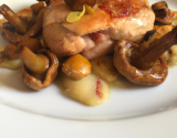 Chapon farci au foie gras, aux girolles et au grand marnier