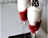 Mousse au chocolat blanc et framboises et basilic