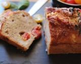 Cake au jambon de parme, tomates et chèvre