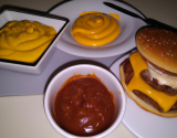 Hamburger cheddar et ses 2 sauces