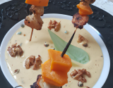 Brochettes de Saint Jacques & noix de pécans avec son velouté de potimarrons